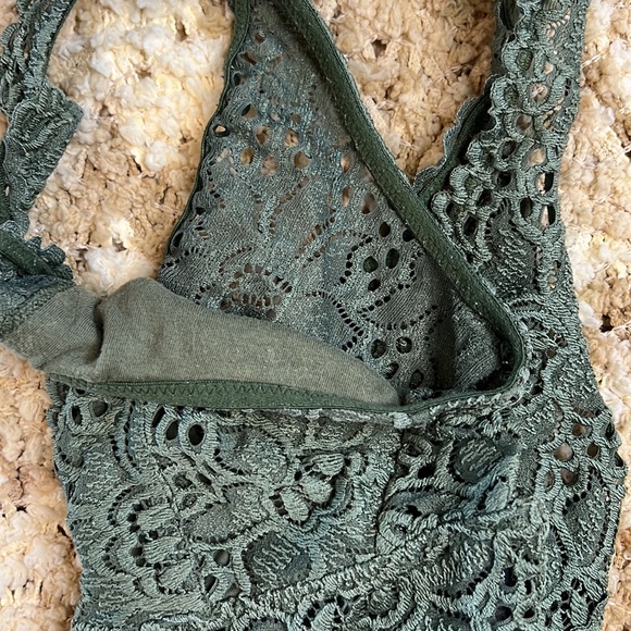 Aerie Laced Bralette, Green, Size Medium, No cups, V-Line Design, Comfy bra fit - Picture 8 of 8